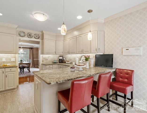 6 Creekside Way, Asheville, NC 28804