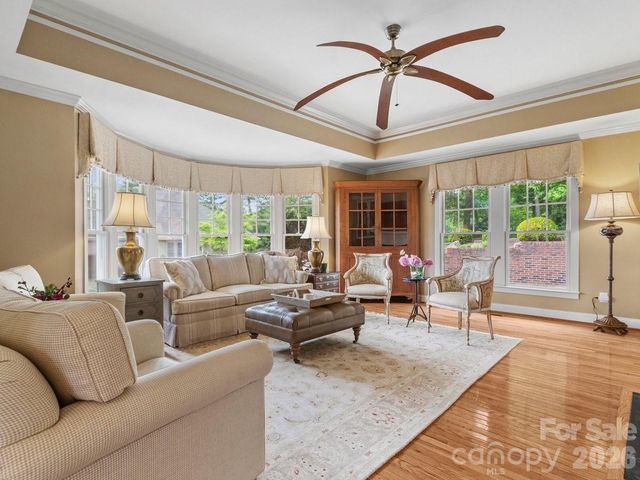 6 Creekside Way, Asheville, NC 28804