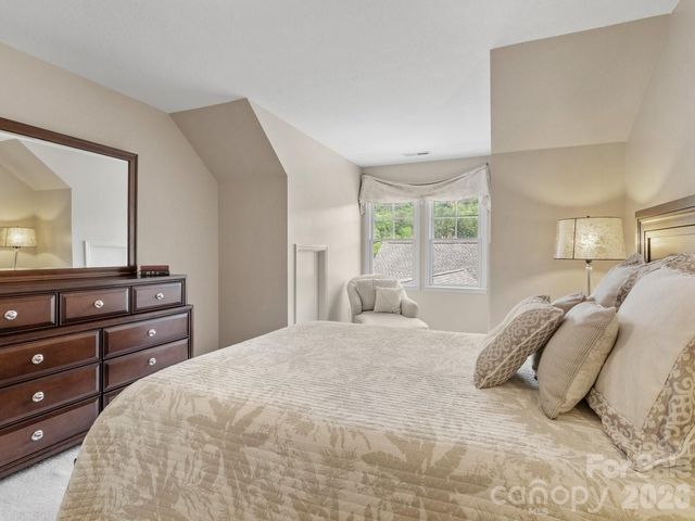 6 Creekside Way, Asheville, NC 28804