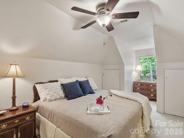 6 Creekside Way, Asheville, NC 28804