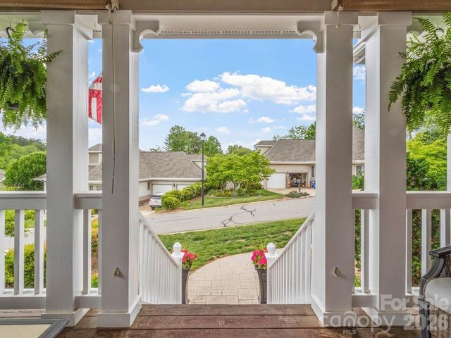 6 Creekside Way, Asheville, NC 28804