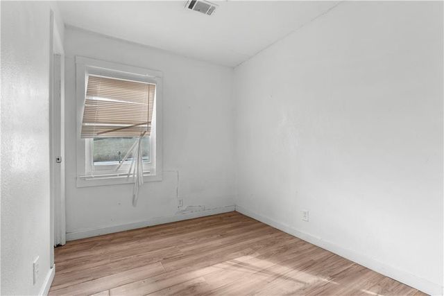 8806 E 55th Street, Raytown, MO 64133