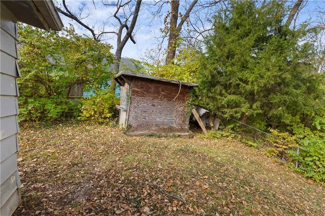 8806 E 55th Street, Raytown, MO 64133