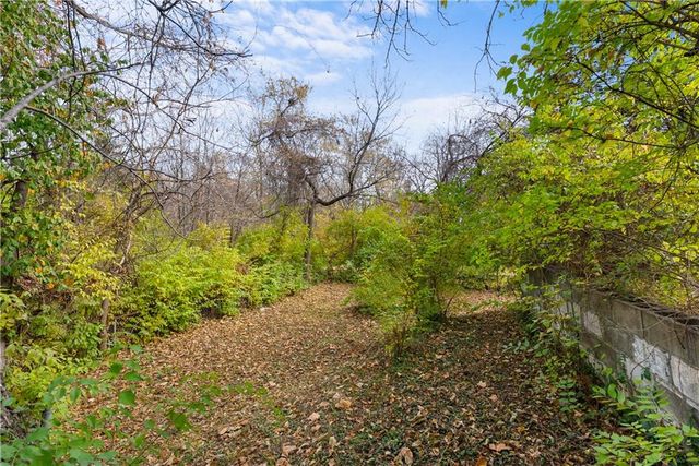 8806 E 55th Street, Raytown, MO 64133