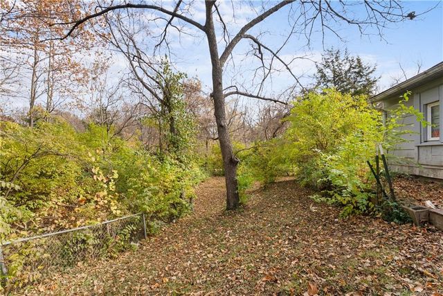 8806 E 55th Street, Raytown, MO 64133