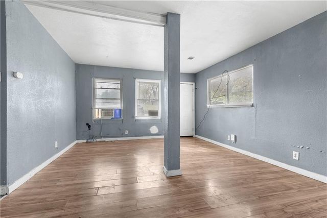 8806 E 55th Street, Raytown, MO 64133