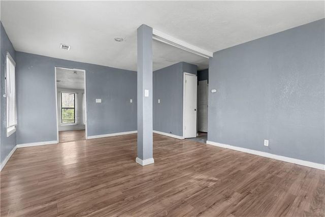 8806 E 55th Street, Raytown, MO 64133