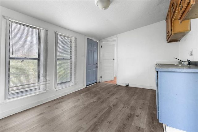 8806 E 55th Street, Raytown, MO 64133