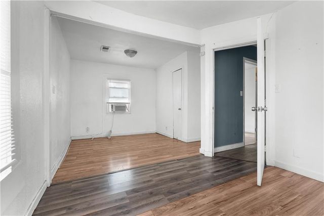 8806 E 55th Street, Raytown, MO 64133