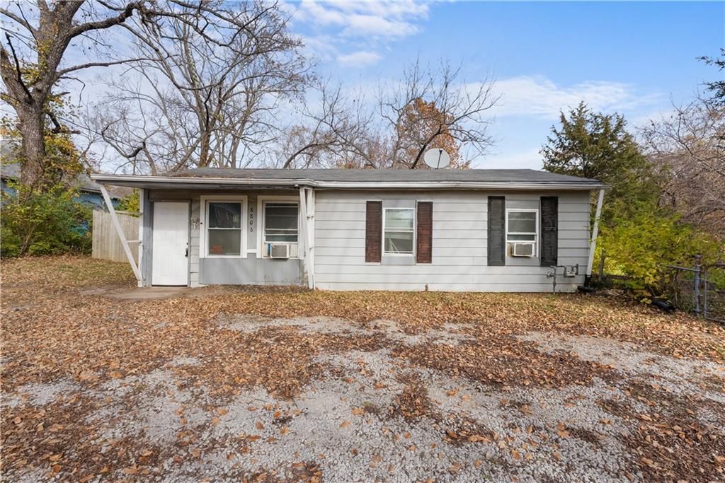 8806 E 55th Street, Raytown, MO 64133