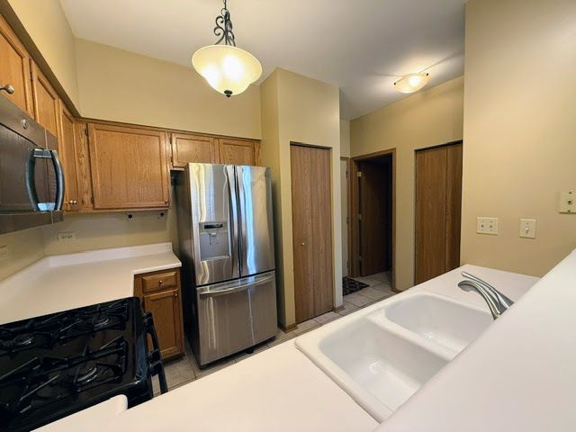 5 Dewalt Court, Elmhurst, IL 60126