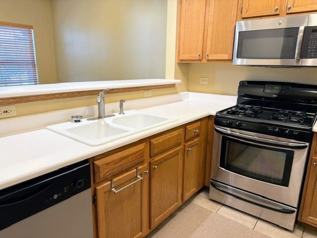 5 Dewalt Court, Elmhurst, IL 60126