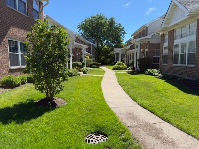 5 Dewalt Court, Elmhurst, IL 60126