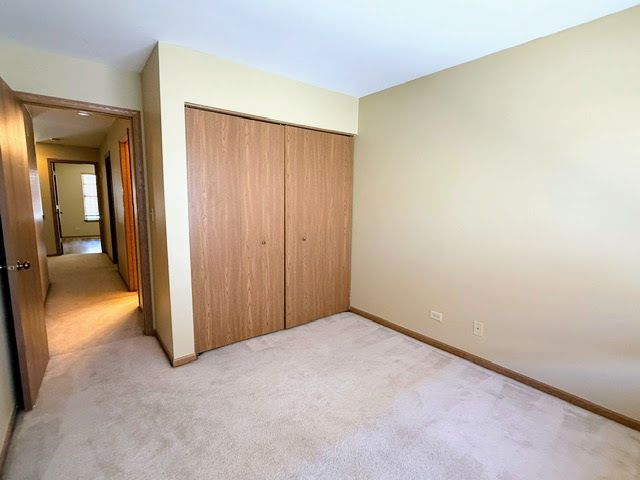 5 Dewalt Court, Elmhurst, IL 60126