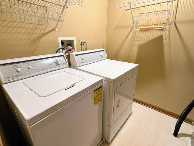 5 Dewalt Court, Elmhurst, IL 60126