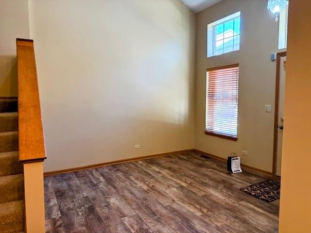 5 Dewalt Court, Elmhurst, IL 60126