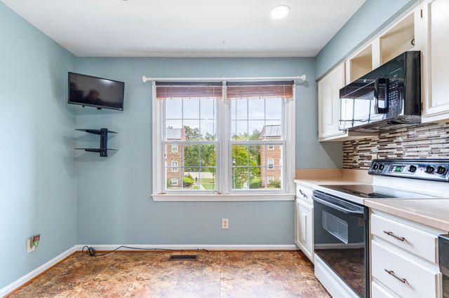 5922 SURRATTS VILLAGE DR, Clinton, MD 20735