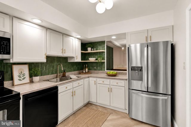7 CLUB LN, Reading, PA 19607