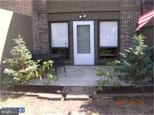 7 CLUB LN, Reading, PA 19607