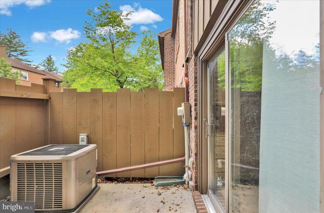 7 CLUB LN, Reading, PA 19607