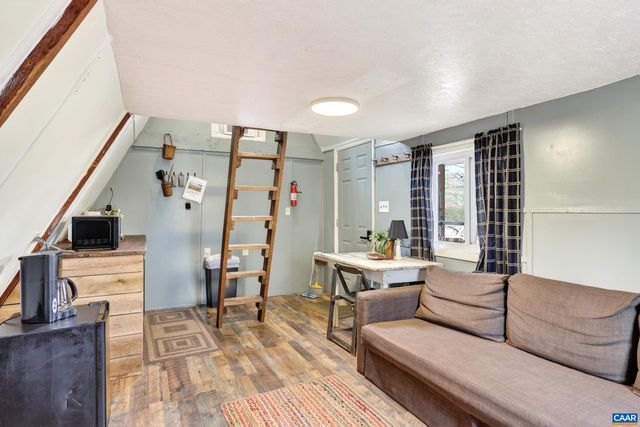 443 MEADOW VIEW LN, Fort Valley, VA 22652