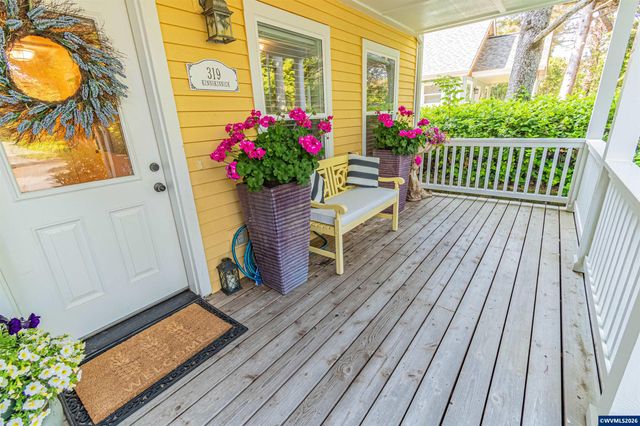 319 Kinnikinnick Wy, Depoe Bay, OR 97341