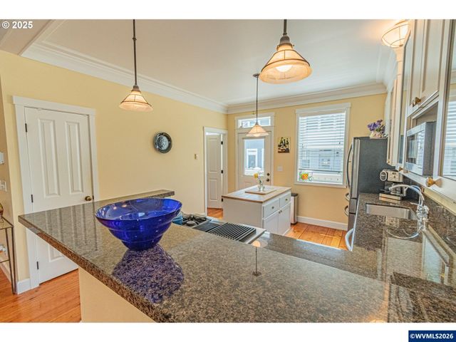 319 Kinnikinnick Wy, Depoe Bay, OR 97341