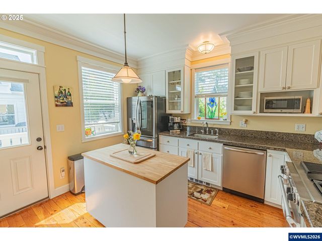 319 Kinnikinnick Wy, Depoe Bay, OR 97341