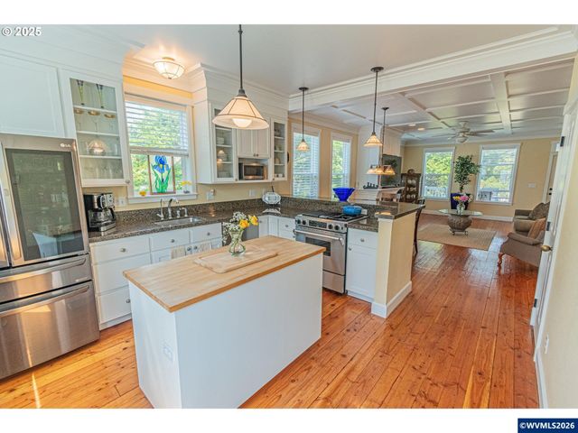 319 Kinnikinnick Wy, Depoe Bay, OR 97341