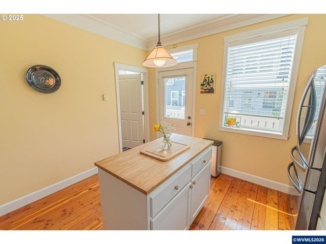 319 Kinnikinnick Wy, Depoe Bay, OR 97341