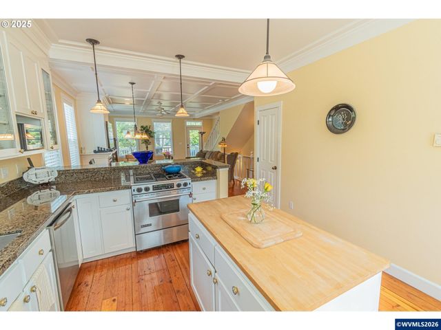 319 Kinnikinnick Wy, Depoe Bay, OR 97341