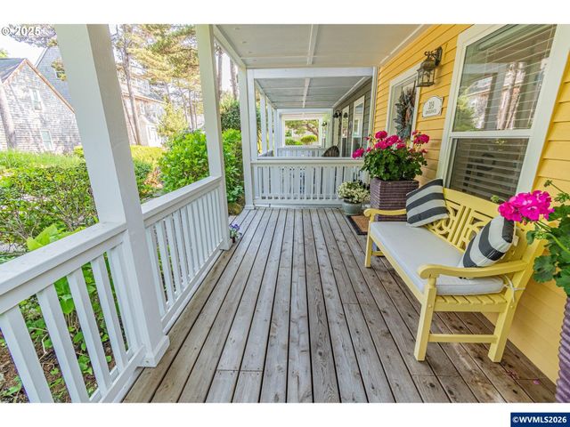 319 Kinnikinnick Wy, Depoe Bay, OR 97341