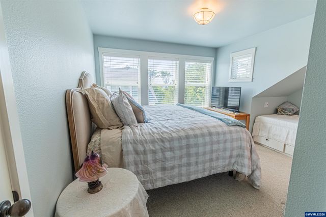 319 Kinnikinnick Wy, Depoe Bay, OR 97341