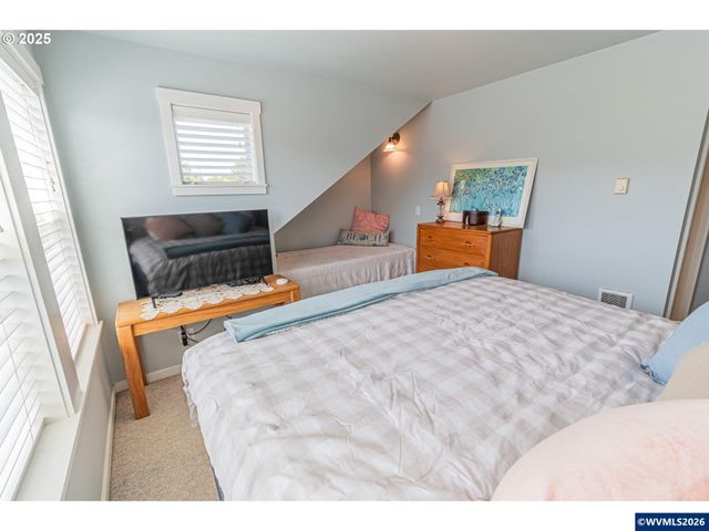 319 Kinnikinnick Wy, Depoe Bay, OR 97341