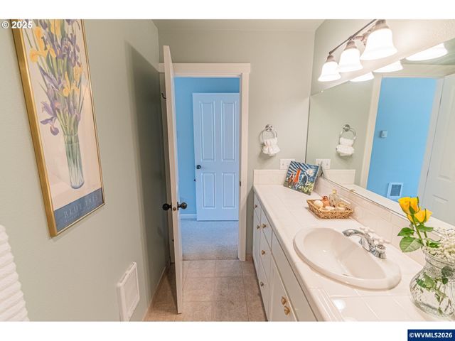 319 Kinnikinnick Wy, Depoe Bay, OR 97341