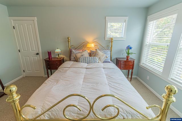 319 Kinnikinnick Wy, Depoe Bay, OR 97341