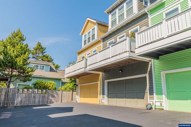 319 Kinnikinnick Wy, Depoe Bay, OR 97341