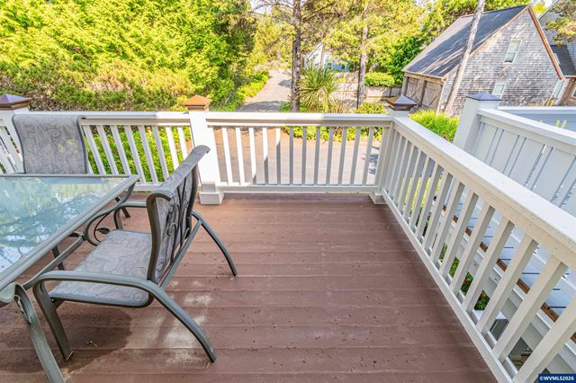 319 Kinnikinnick Wy, Depoe Bay, OR 97341