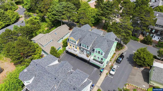 319 Kinnikinnick Wy, Depoe Bay, OR 97341