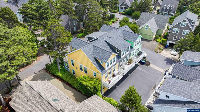 319 Kinnikinnick Wy, Depoe Bay, OR 97341