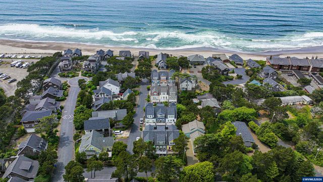 319 Kinnikinnick Wy, Depoe Bay, OR 97341