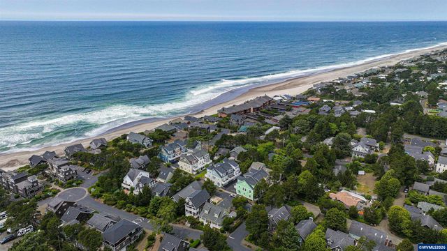 319 Kinnikinnick Wy, Depoe Bay, OR 97341