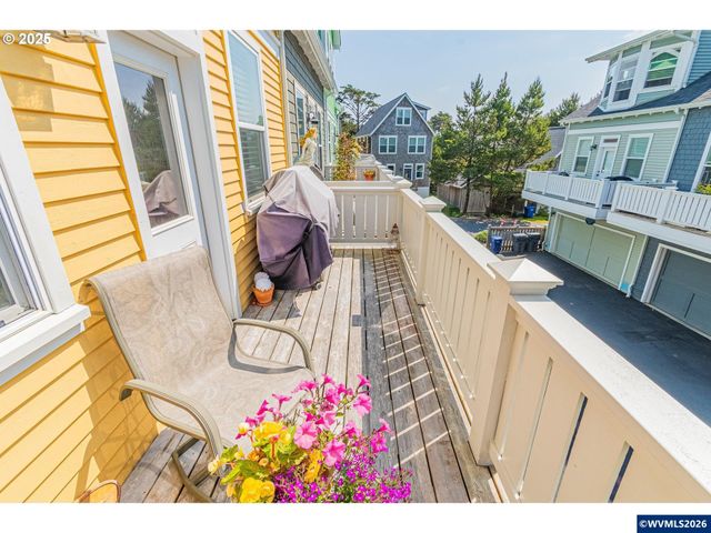 319 Kinnikinnick Wy, Depoe Bay, OR 97341