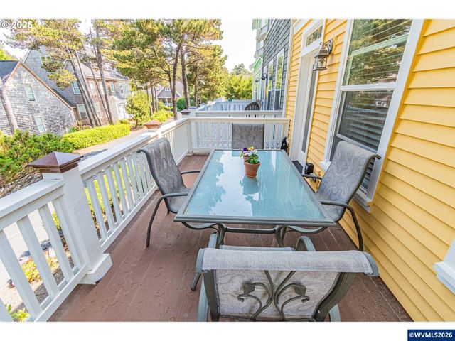 319 Kinnikinnick Wy, Depoe Bay, OR 97341