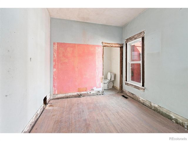 2421 W 38th Avenue, Denver, CO 80211