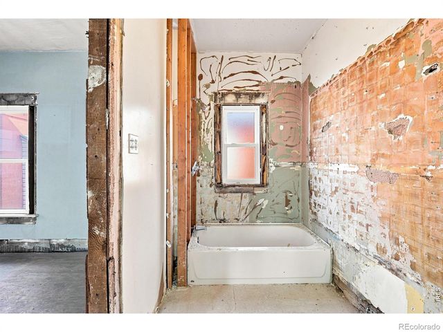 2421 W 38th Avenue, Denver, CO 80211