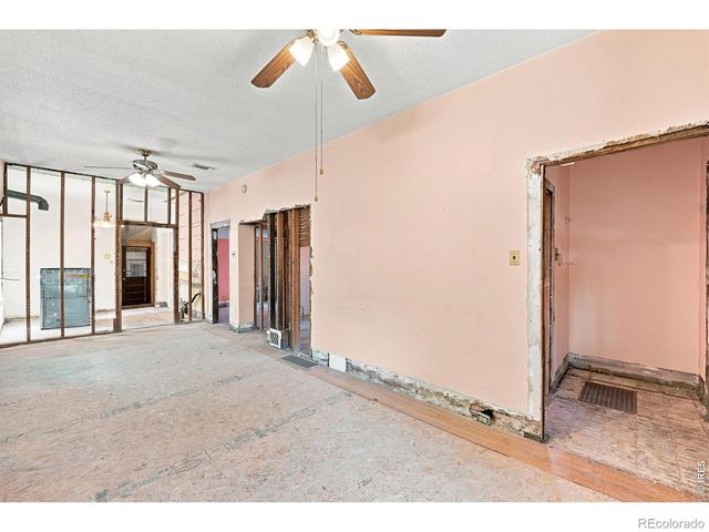 2421 W 38th Avenue, Denver, CO 80211