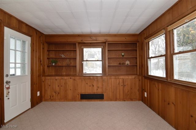 1491 Edgefield Road, Lyndhurst, OH 44124