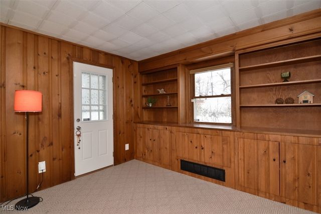 1491 Edgefield Road, Lyndhurst, OH 44124