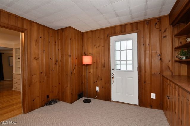 1491 Edgefield Road, Lyndhurst, OH 44124